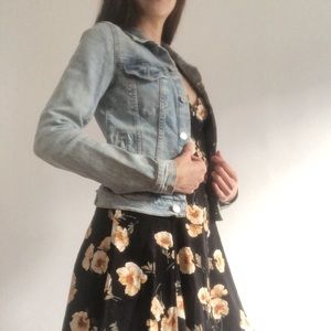 Fitted crop denim jacket